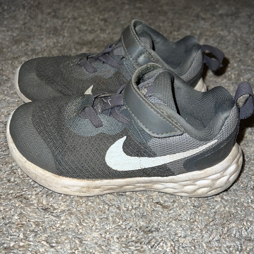 Nike Sneakers Size 8